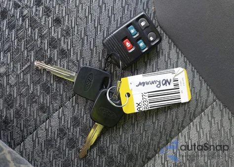 2004 Ford Escape Xlt from USA, damaged, VIN 1FMCU93184KB23772